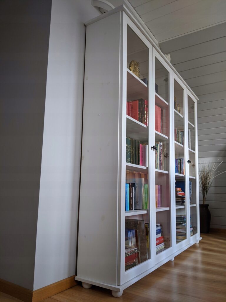 Witryna sosna biblioteka przeszklona